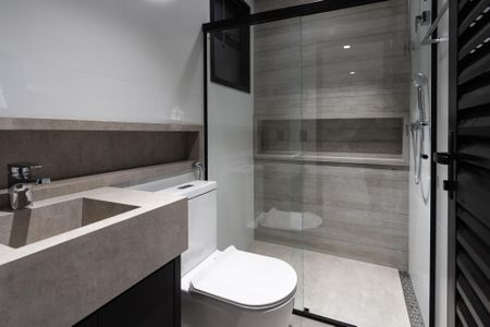 Casa à venda com 300m², 2 quartos e 3 vagas Casa à venda com 300m², 2 quartos e 3 vagasÁrea comum//Lavabo garagem