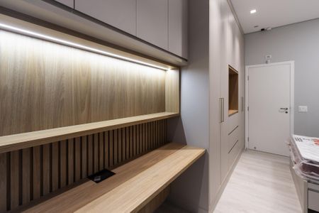 Casa à venda com 300m², 2 quartos e 3 vagas Casa à venda com 300m², 2 quartos e 3 vagasCloset /Suite 2