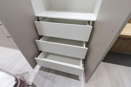 Casa à venda com 300m², 2 quartos e 3 vagas Casa à venda com 300m², 2 quartos e 3 vagasCloset /Suite 1