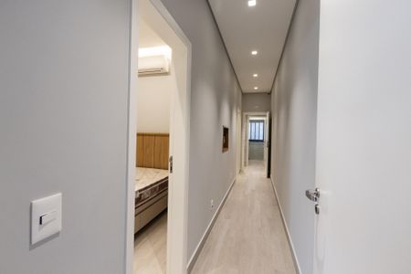 Casa à venda com 300m², 2 quartos e 3 vagas Casa à venda com 300m², 2 quartos e 3 vagasCorredor