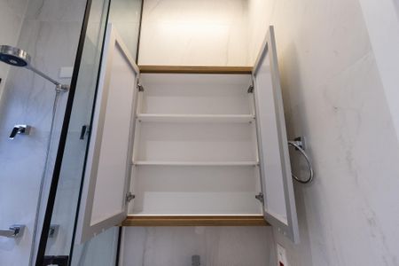 Casa à venda com 300m², 2 quartos e 3 vagas Casa à venda com 300m², 2 quartos e 3 vagasBanheiro//Suite 1