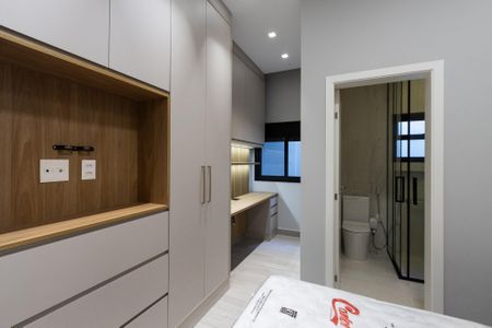 Casa à venda com 300m², 2 quartos e 3 vagas Casa à venda com 300m², 2 quartos e 3 vagasCloset /Suite 1