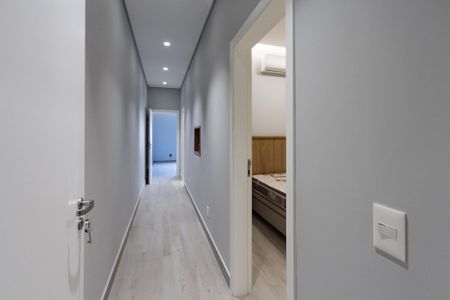 Casa à venda com 300m², 2 quartos e 3 vagas Casa à venda com 300m², 2 quartos e 3 vagasCorredor