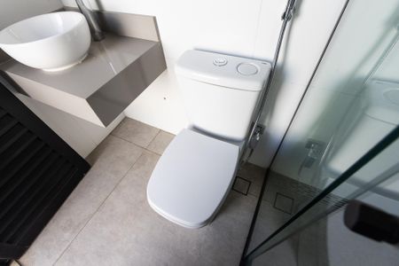 Casa à venda com 300m², 2 quartos e 3 vagas Casa à venda com 300m², 2 quartos e 3 vagasÁrea comum/Banheiro da Piscina