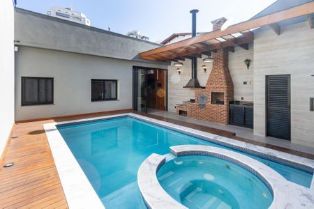 Casa à venda com 300m², 2 quartos e 3 vagas Casa à venda com 300m², 2 quartos e 3 vagasÁrea comum