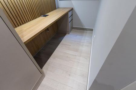 Casa à venda com 300m², 2 quartos e 3 vagas Casa à venda com 300m², 2 quartos e 3 vagasCloset /Suite 1