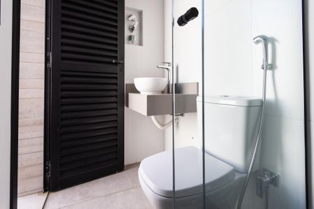 Casa à venda com 300m², 2 quartos e 3 vagas Casa à venda com 300m², 2 quartos e 3 vagasÁrea comum/Banheiro da Piscina