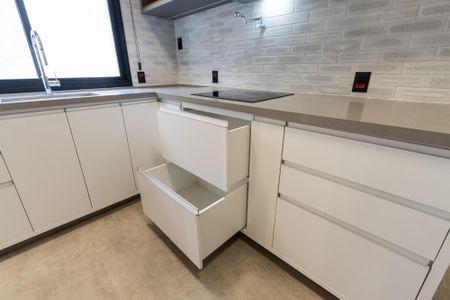 Casa à venda com 300m², 2 quartos e 3 vagas Casa à venda com 300m², 2 quartos e 3 vagasCozinha