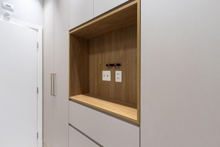 Casa à venda com 300m², 2 quartos e 3 vagas Casa à venda com 300m², 2 quartos e 3 vagasCloset /Suite 1