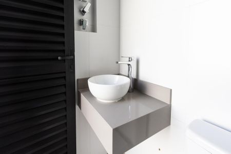 Casa à venda com 300m², 2 quartos e 3 vagas Casa à venda com 300m², 2 quartos e 3 vagasÁrea comum/Banheiro da Piscina