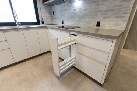 Casa à venda com 300m², 2 quartos e 3 vagas Casa à venda com 300m², 2 quartos e 3 vagasCozinha