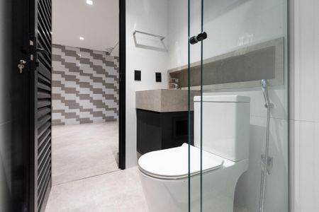 Casa à venda com 300m², 2 quartos e 3 vagas Casa à venda com 300m², 2 quartos e 3 vagasÁrea comum//Lavabo garagem