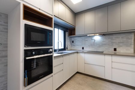 Casa à venda com 300m², 2 quartos e 3 vagas Casa à venda com 300m², 2 quartos e 3 vagasCozinha