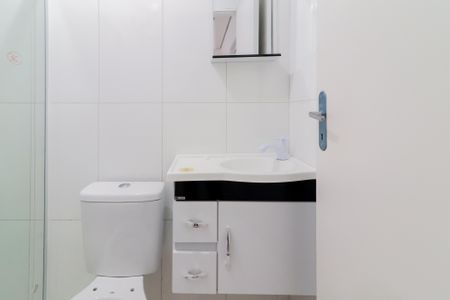 Banheiro Social de apartamento para alugar com 1 quarto, 25m² em Vila Dalva, São Paulo