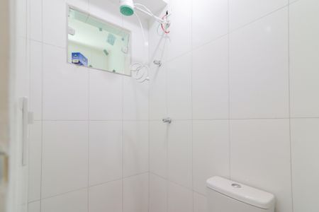 Banheiro de apartamento para alugar com 1 quarto, 25m² em Vila Dalva, São Paulo