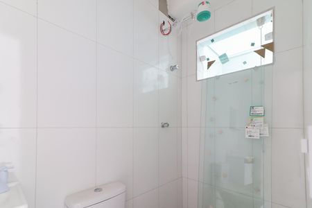 Banheiro Social de apartamento para alugar com 1 quarto, 25m² em Vila Dalva, São Paulo