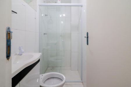 Banheiro de apartamento para alugar com 1 quarto, 24m² em Vila Dalva, São Paulo