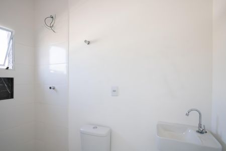 Casa à venda com 107m², 2 quartos e 2 vagas Casa à venda com 107m², 2 quartos e 2 vagasBanheiro da Suíte 1