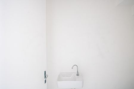 Casa à venda com 107m², 2 quartos e 2 vagas Casa à venda com 107m², 2 quartos e 2 vagasBanheiro de serviço