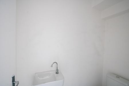 Casa à venda com 107m², 2 quartos e 2 vagas Casa à venda com 107m², 2 quartos e 2 vagasBanheiro de serviço