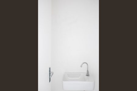 Casa à venda com 107m², 2 quartos e 2 vagas Casa à venda com 107m², 2 quartos e 2 vagasBanheiro de serviço