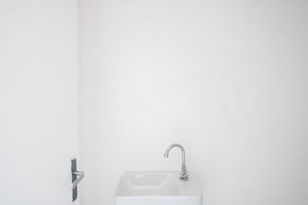 Casa à venda com 107m², 2 quartos e 2 vagas Casa à venda com 107m², 2 quartos e 2 vagasBanheiro de serviço