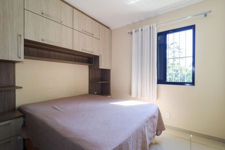 Quarto 1 de apartamento para alugar com 2 quartos, 58m² em Jardim Henriqueta, Taboão da Serra