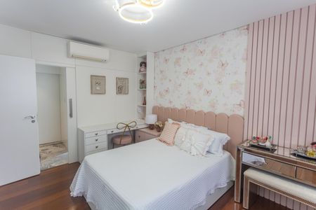 Apartamento à venda com 360m², 4 quartos e 4 vagas Apartamento à venda com 360m², 4 quartos e 4 vagasSemi-Suíte 1