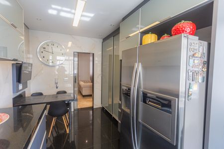 Apartamento à venda com 360m², 4 quartos e 4 vagas Apartamento à venda com 360m², 4 quartos e 4 vagasCozinha