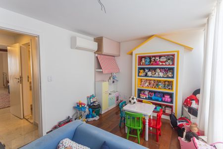 Apartamento à venda com 360m², 4 quartos e 4 vagas Apartamento à venda com 360m², 4 quartos e 4 vagasSuíte 2