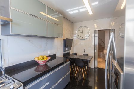 Apartamento à venda com 360m², 4 quartos e 4 vagas Apartamento à venda com 360m², 4 quartos e 4 vagasCozinha