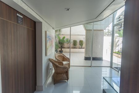 Apartamento à venda com 360m², 4 quartos e 4 vagas Apartamento à venda com 360m², 4 quartos e 4 vagasHall de entrada