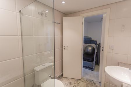 Apartamento à venda com 360m², 4 quartos e 4 vagas Apartamento à venda com 360m², 4 quartos e 4 vagasBanheiro da Suíte 2