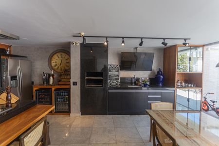Apartamento à venda com 360m², 4 quartos e 4 vagas Apartamento à venda com 360m², 4 quartos e 4 vagasEspaço Gourmet na Cobertura