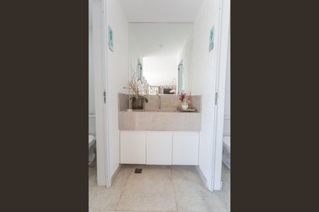 Apartamento à venda com 360m², 4 quartos e 4 vagas Apartamento à venda com 360m², 4 quartos e 4 vagasLavabo 2