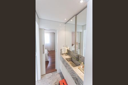 Apartamento à venda com 360m², 4 quartos e 4 vagas Apartamento à venda com 360m², 4 quartos e 4 vagasBanheiro da Semi-Suíte