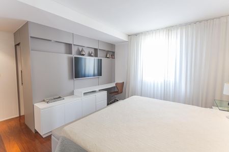 Apartamento à venda com 360m², 4 quartos e 4 vagas Apartamento à venda com 360m², 4 quartos e 4 vagasSuíte 1