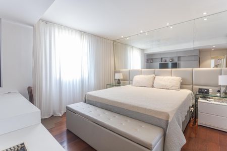 Apartamento à venda com 360m², 4 quartos e 4 vagas Apartamento à venda com 360m², 4 quartos e 4 vagasSuíte 1