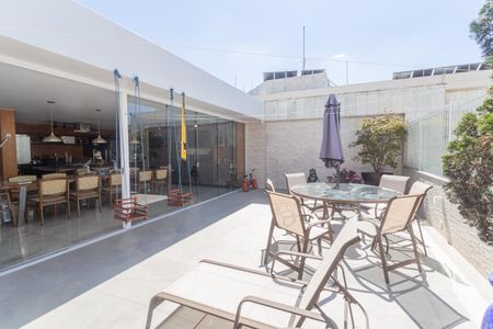 Apartamento à venda com 360m², 4 quartos e 4 vagas Apartamento à venda com 360m², 4 quartos e 4 vagasCobertura/Sauna