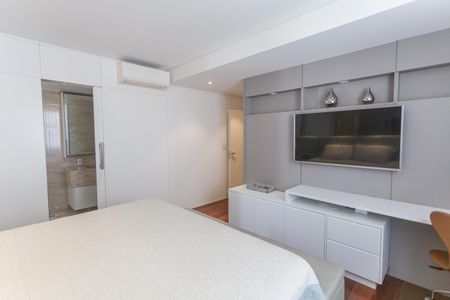 Apartamento à venda com 360m², 4 quartos e 4 vagas Apartamento à venda com 360m², 4 quartos e 4 vagasSuíte 1