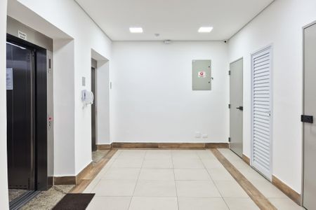 Apartamento para alugar com 70m², 2 quartos e 2 vagasÁrea comum - hall