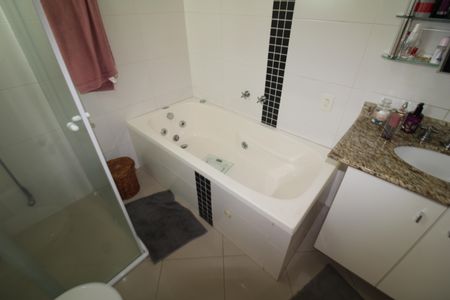 Casa à venda com 175m², 3 quartos e 3 vagasBanheiro da Suíte 3