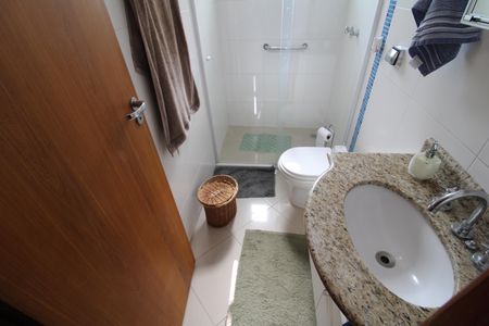 Casa à venda com 175m², 3 quartos e 3 vagasBanheiro da Suíte 1