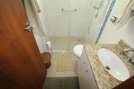 Casa à venda com 175m², 3 quartos e 3 vagasBanheiro da Suíte 2