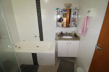 Casa à venda com 175m², 3 quartos e 3 vagasBanheiro da Suíte 3