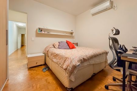 Casa à venda com 144m², 3 quartos e 2 vagasSuíte