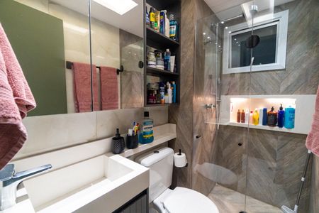 Apartamento à venda com 86m², 2 quartos e 2 vagasBanheiro da Suíte