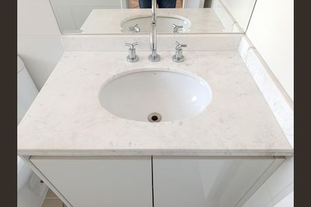 Apartamento à venda com 230m², 3 quartos e 4 vagas Apartamento à venda com 230m², 3 quartos e 4 vagasBanheiro da Suíte 1