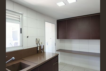 Apartamento à venda com 230m², 3 quartos e 4 vagas Apartamento à venda com 230m², 3 quartos e 4 vagasCozinha