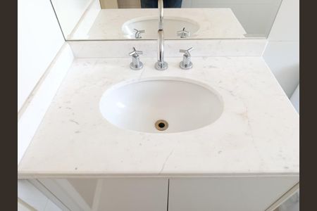 Apartamento à venda com 230m², 3 quartos e 4 vagas Apartamento à venda com 230m², 3 quartos e 4 vagasBanheiro social